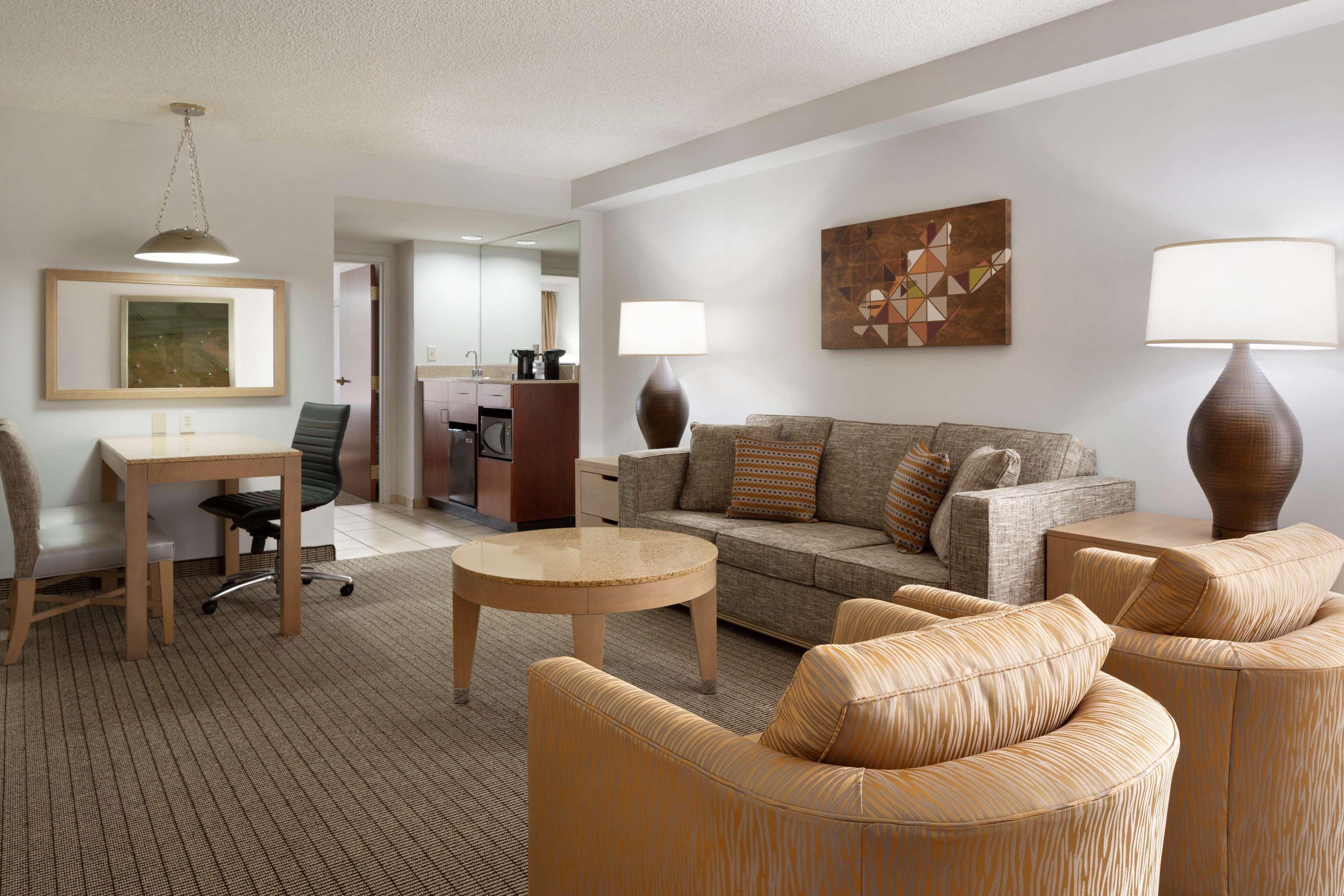 Embassy Suites By Hilton Denver International Airport Exterior foto
