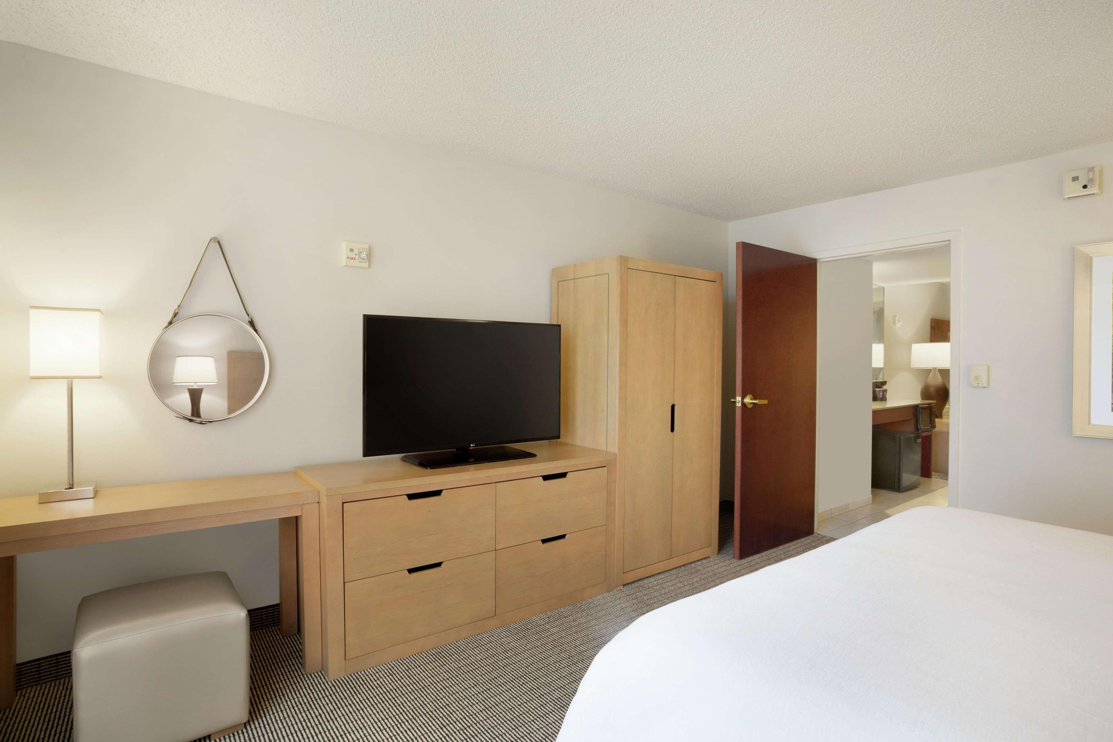 Embassy Suites By Hilton Denver International Airport Exterior foto
